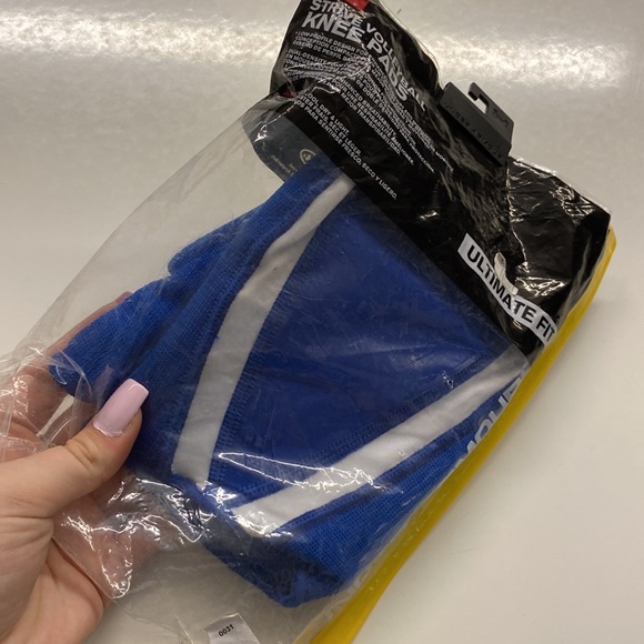 COPY - under armour strive volleyball knee pads brand new in package size small… - Picture 3 of 4